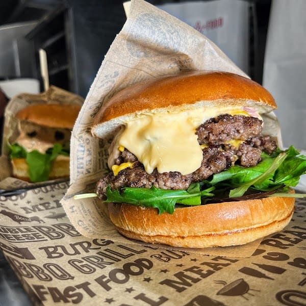Restaurant Table Du Garçon Boucher à Chenôve, France