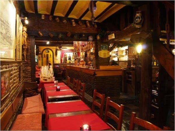 Restaurant Taverne Tchantchès et Nanesse à Liège, Belgique