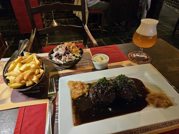 Restaurant Taverne Tchantchès et Nanesse à Liège, Belgique
