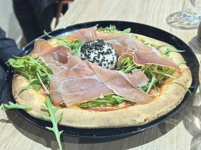 Restaurant trattoria la piazza à Saint-Quentin-Fallavier, France