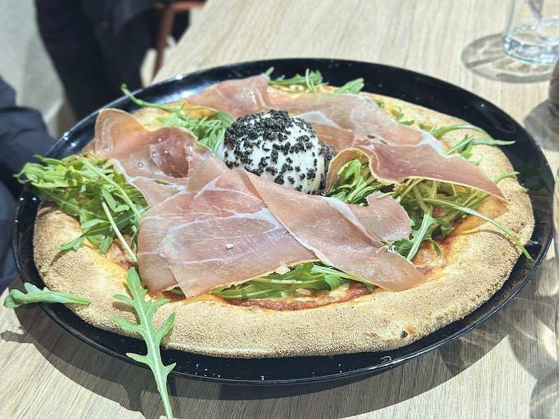 Restaurant trattoria la piazza à Saint-Quentin-Fallavier, France