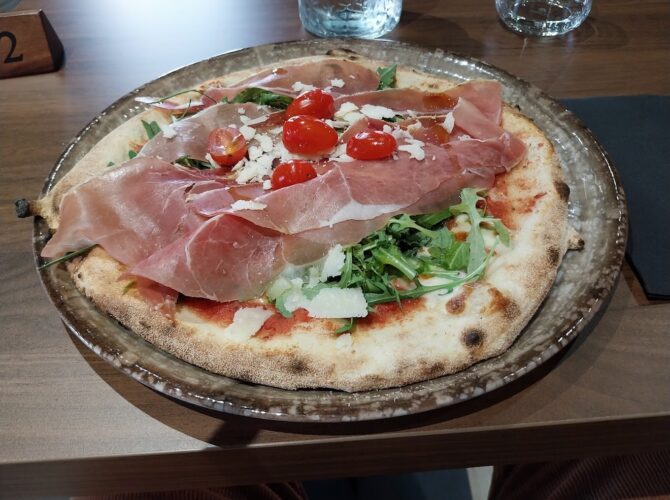 Restaurant trattoria la piazza à Saint-Quentin-Fallavier, France
