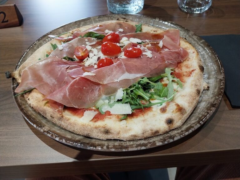 Restaurant trattoria la piazza à Saint-Quentin-Fallavier, France