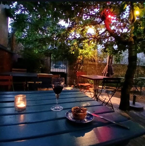 Restaurant Un Pied Chez La Marinette à Dijon, France