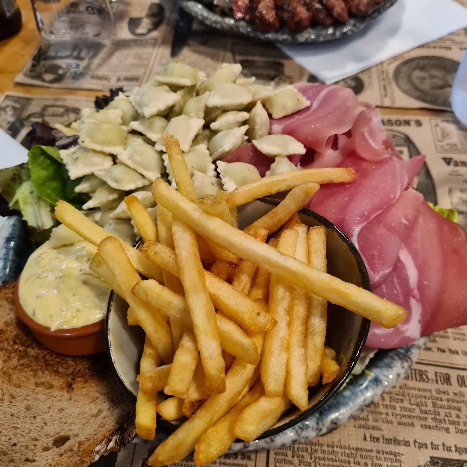 Restaurant Uncle Joe’s à La Mure, France — photo 3