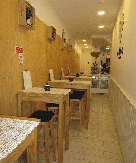 Restaurant “VOLTARIA” – Petisqueira Portuguesa à porto, Portugal