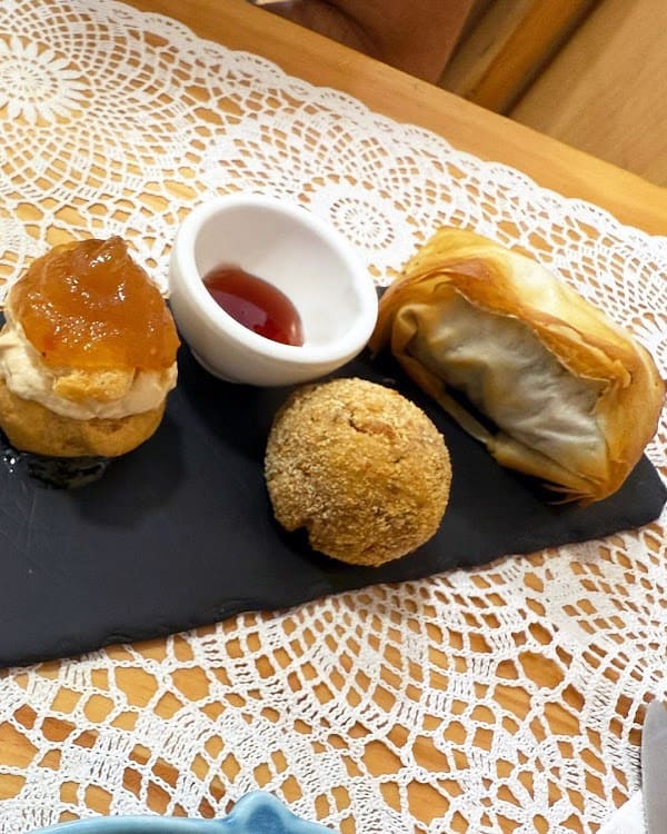 Restaurant “VOLTARIA” – Petisqueira Portuguesa à porto, Portugal