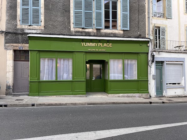 Restaurant yummy Place à Nevers, France