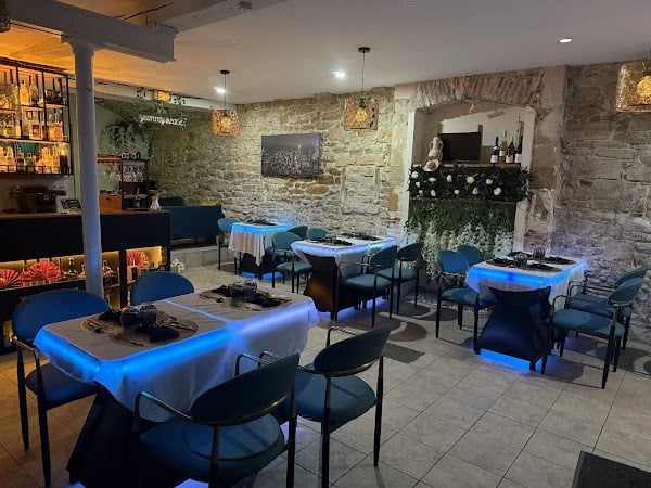 Restaurant yummy Place à Nevers, France