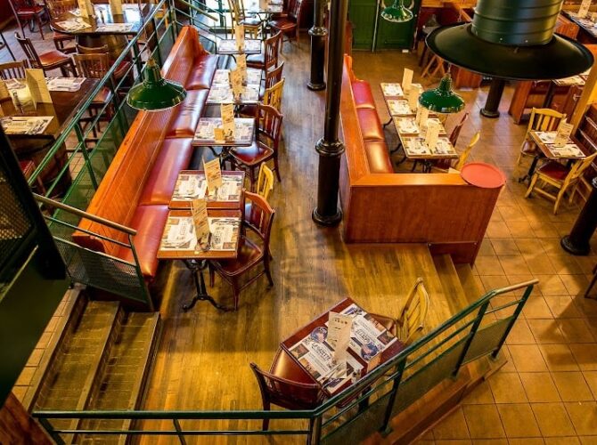 Restaurant 3 Brasseurs Éragny-Sur-Oise à Éragny, France