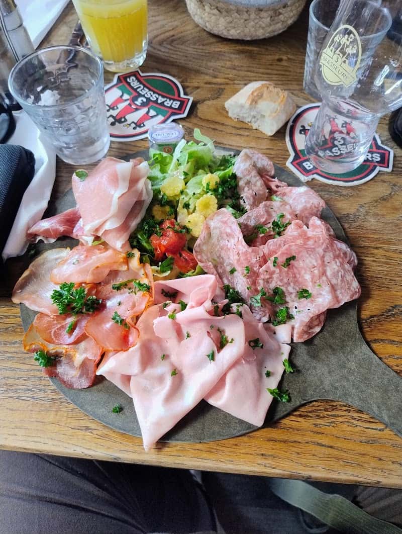 Restaurant 3 Brasseurs Éragny-Sur-Oise à Éragny, France