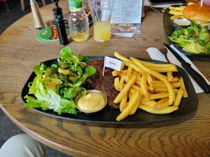 Restaurant 3 Brasseurs Valenciennes – Petite-Forêt à Valenciennes, France