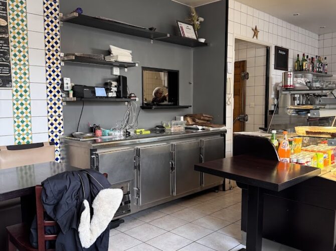 Restaurant A La Bonne Adresse à Courbevoie, France