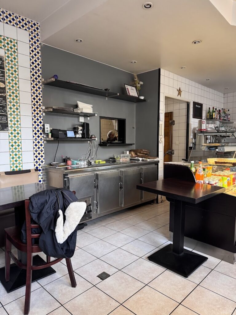 Restaurant A La Bonne Adresse à Courbevoie, France — photo 1