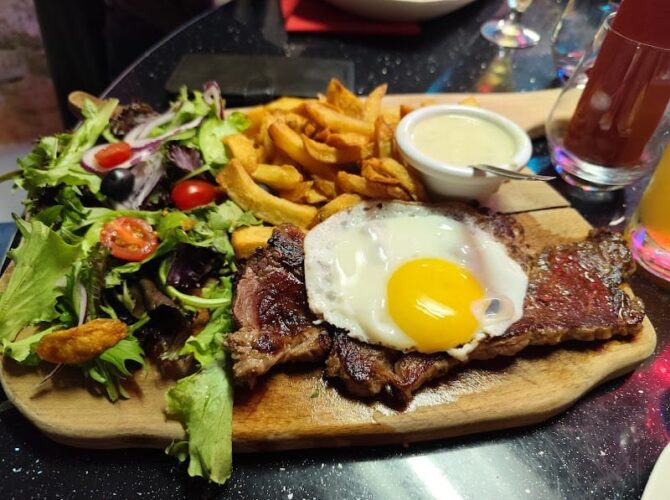 Restaurant Académie de Billard à Orange, France