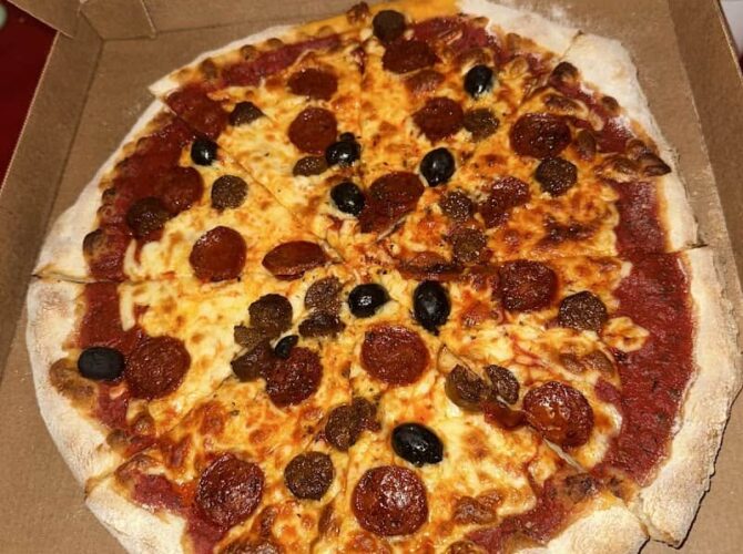 Restaurant Artisanal Pizza🍕 à Saint-Germain-du-Puy, France