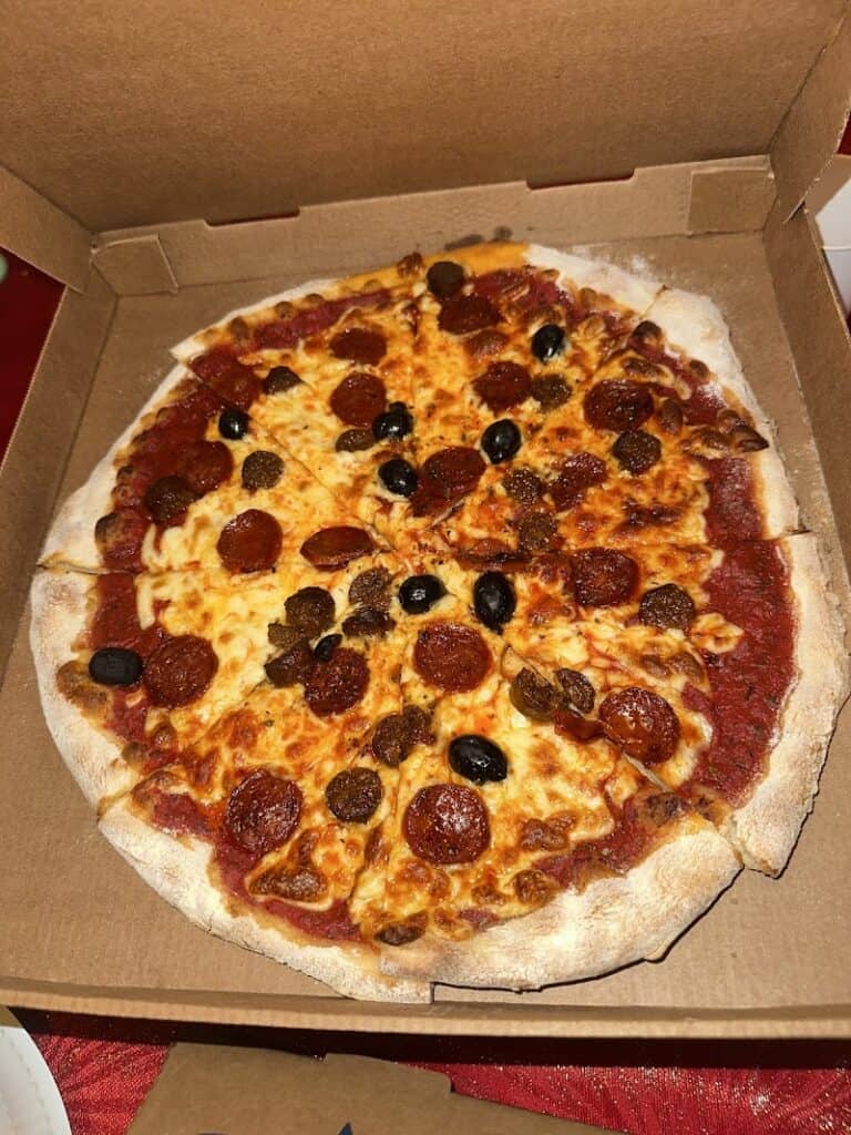 Restaurant Artisanal Pizza🍕 à Saint-Germain-du-Puy, France