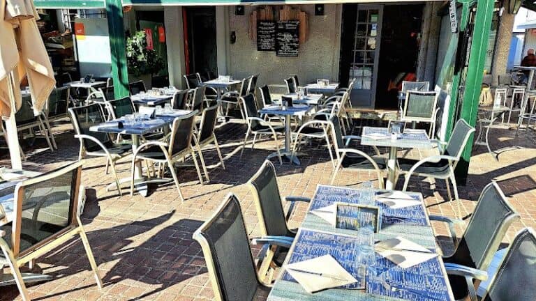 Restaurant AU 10 PLACE DU MARCHÉ. à Palavas-les-Flots, France — photo 1
