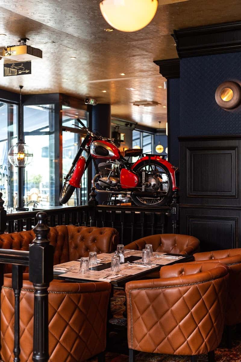 Restaurant Au Bureau – Pub et Brasserie à Saint-Ouen-sur-Seine, France