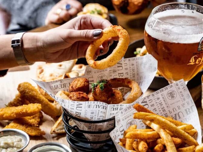 Restaurant Au Bureau – Pub et Brasserie à Saint-Ouen-sur-Seine, France