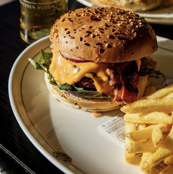 Restaurant Au Bureau – Pub et Brasserie à Courbevoie, France