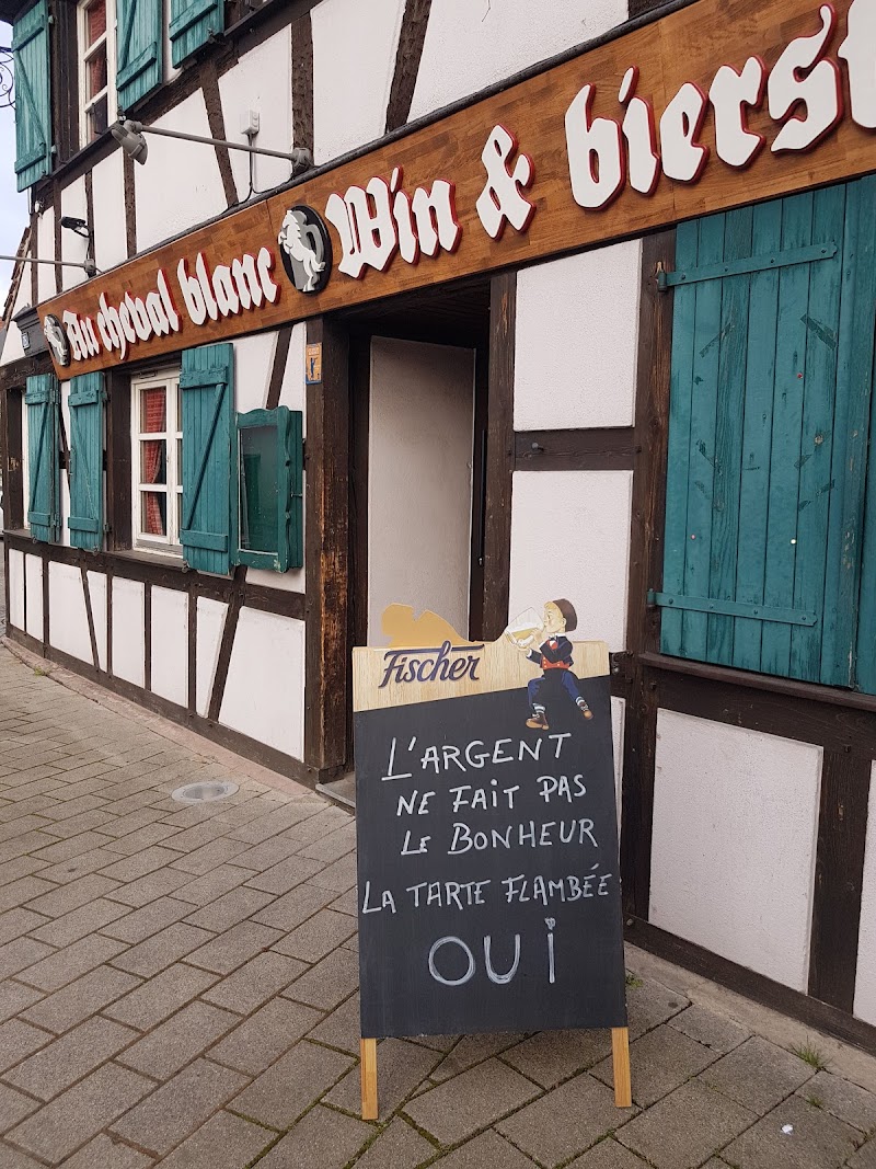 Restaurant AU CHEVAL BLANC Win & Bierstub Atypique à Schiltigheim, France
