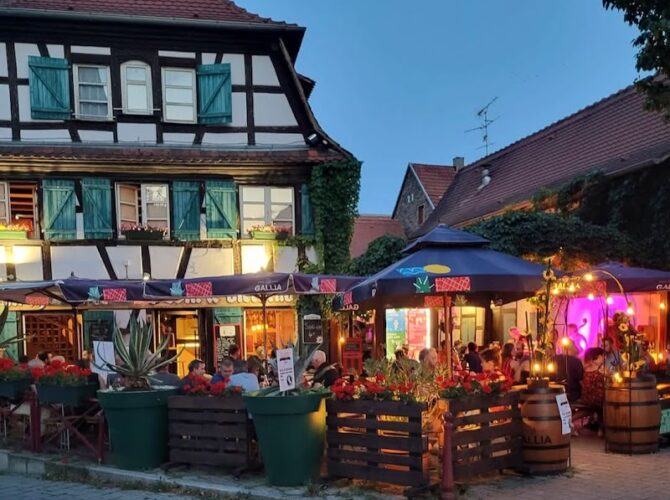 Restaurant AU CHEVAL BLANC Win & Bierstub Atypique à Schiltigheim, France