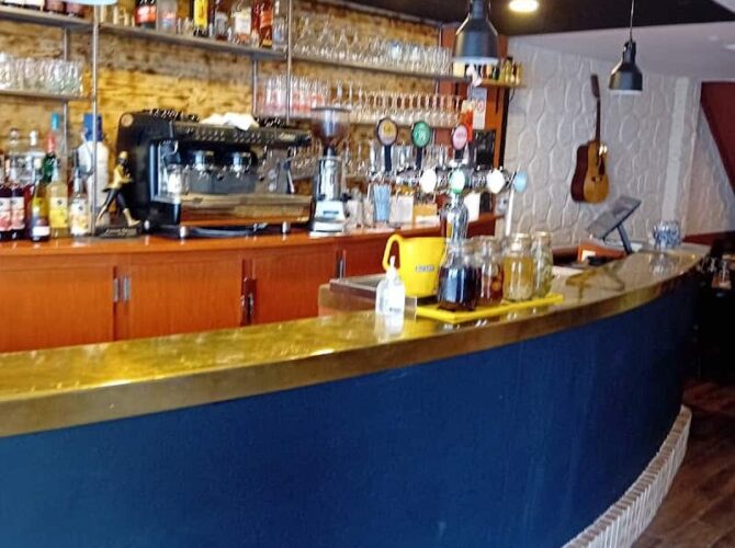 Restaurant Au petit bonheur à Ivry-sur-Seine, France