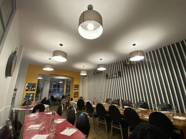 Restaurant Au Petit Châlet à Colombes, France — photo 1