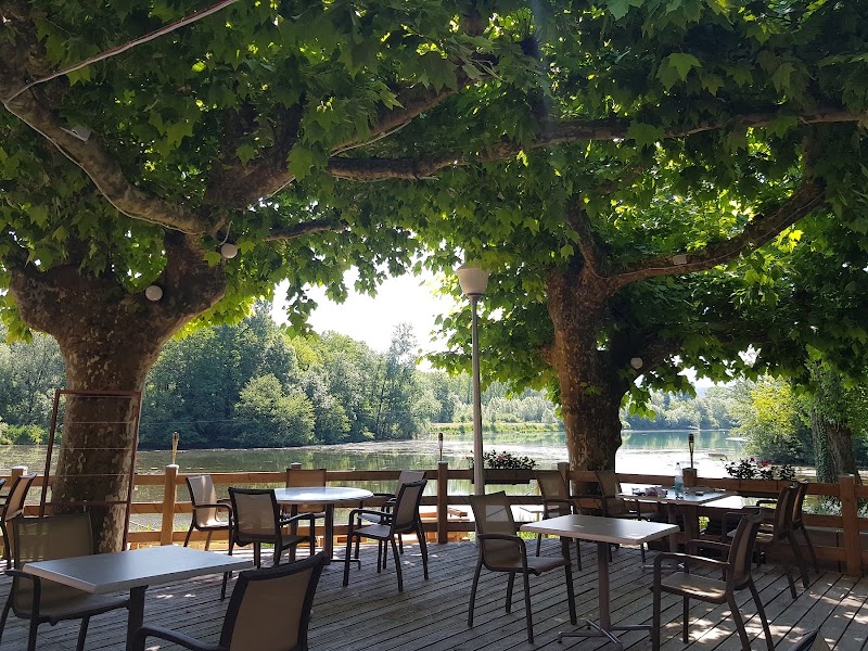 Restaurant AUBERGE DES TROIS DEPARTEMENTS à Brégnier-Cordon, France