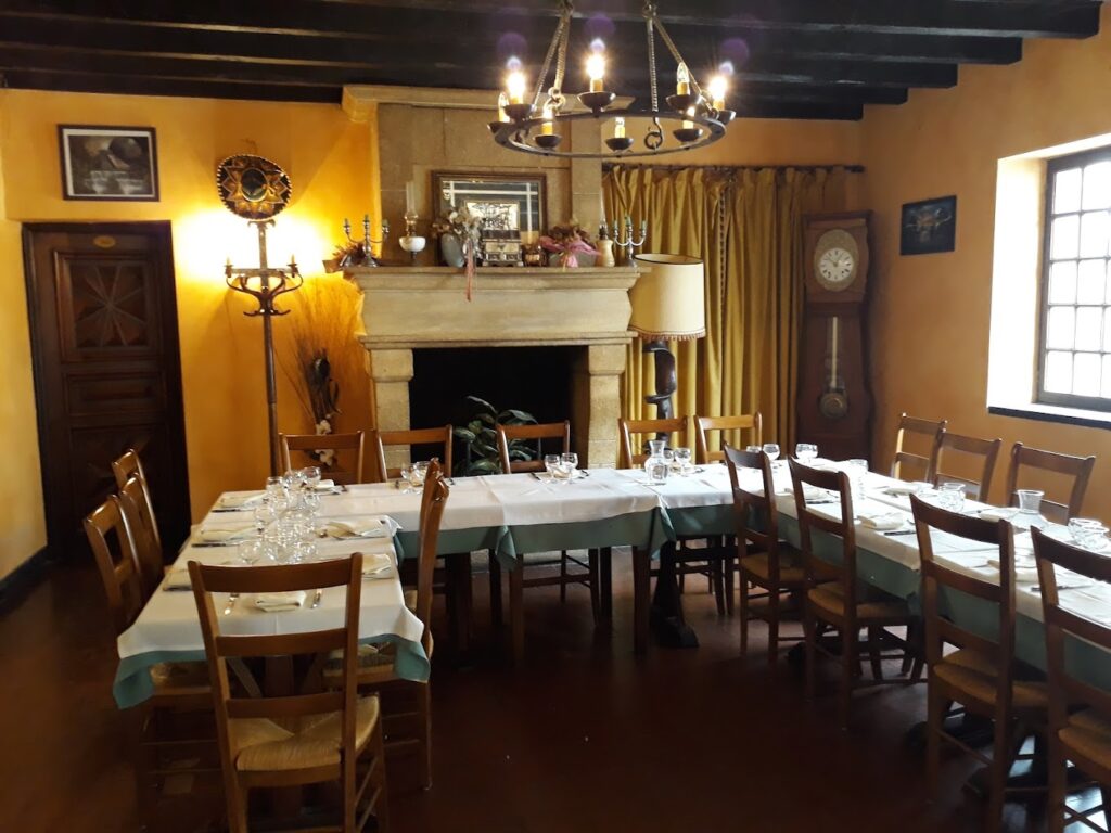 Restaurant Auberge La Calèche. à Peyrens, France