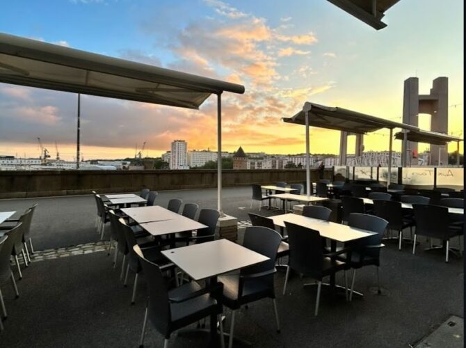Restaurant Aux Tours du Château à Brest, France