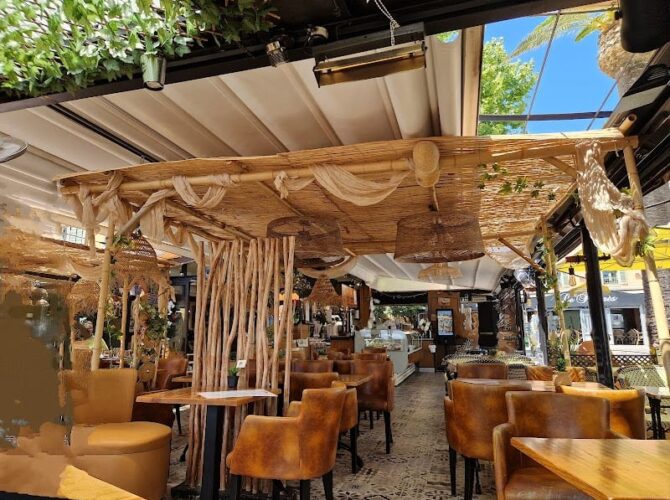 Bar-Restaurant BELLEVUE à Bormes-les-Mimosas, France