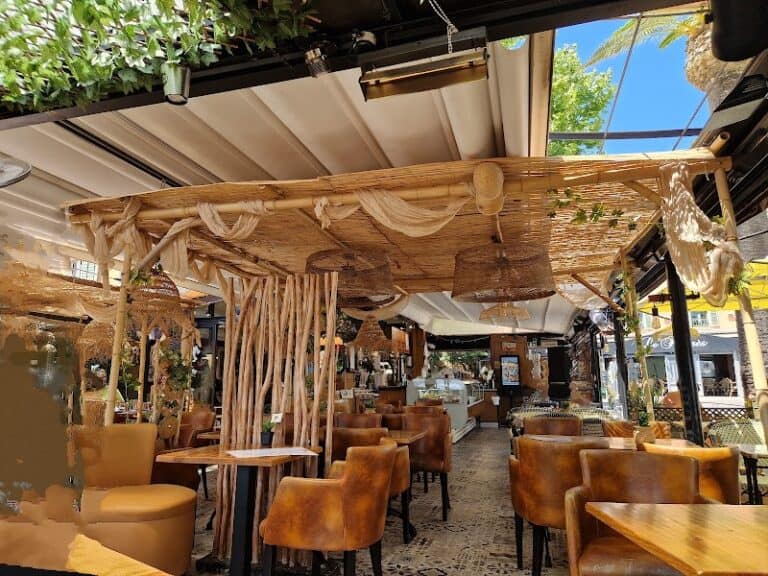 Bar-Restaurant BELLEVUE à Bormes-les-Mimosas, France — photo 1
