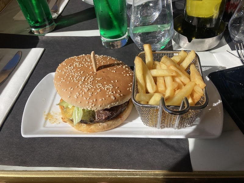 Bar-Restaurant BELLEVUE à Bormes-les-Mimosas, France