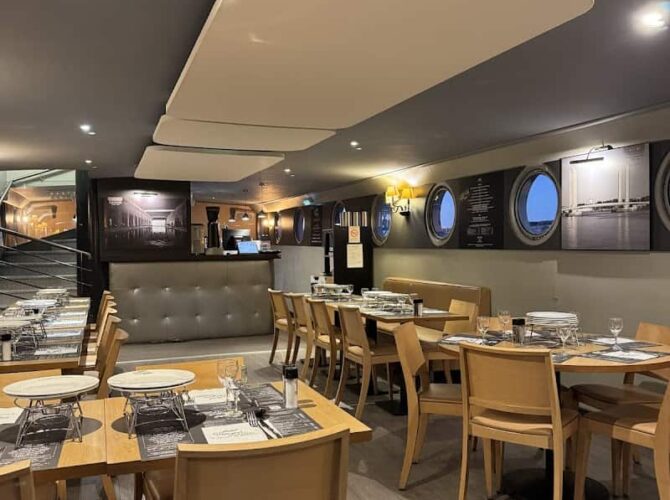 Restaurant Bistro Régent La Péniche à Bordeaux, France