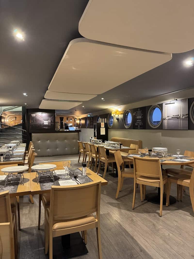 Restaurant Bistro Régent La Péniche à Bordeaux, France