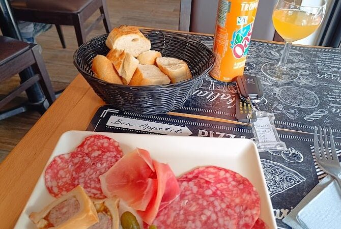 Restaurant Bistrot du Port Genneviliers à Gennevilliers, France