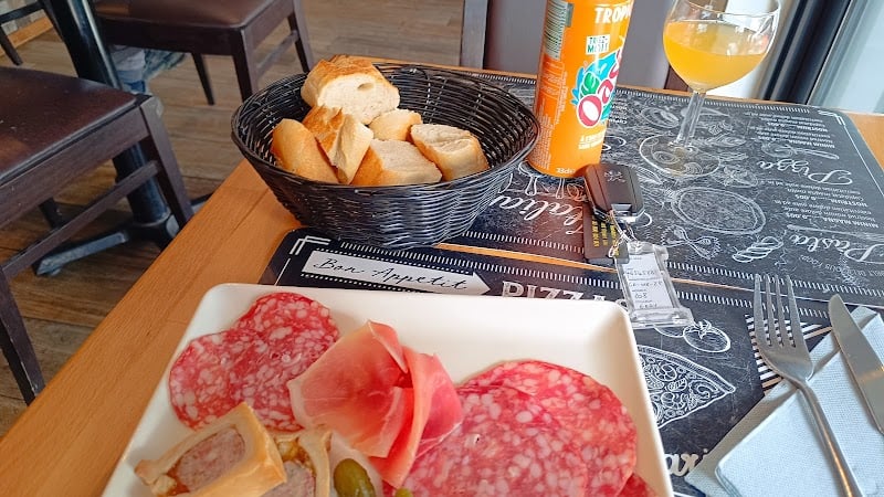 Restaurant Bistrot du Port Genneviliers à Gennevilliers, France