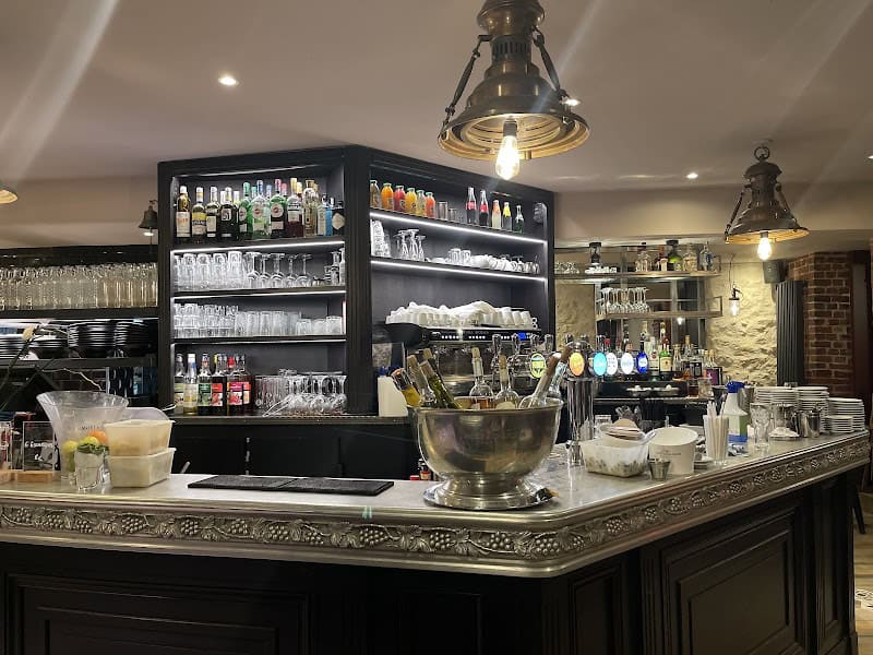 Restaurant Brasserie l’Anjou à Levallois-Perret, France