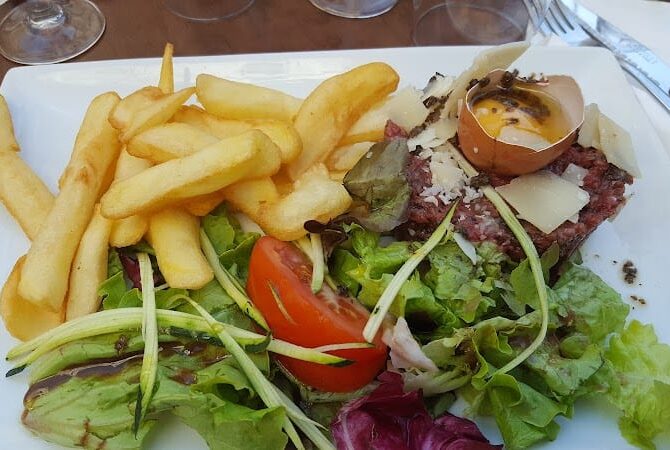 Restaurant Brasserie l’Anjou à Levallois-Perret, France