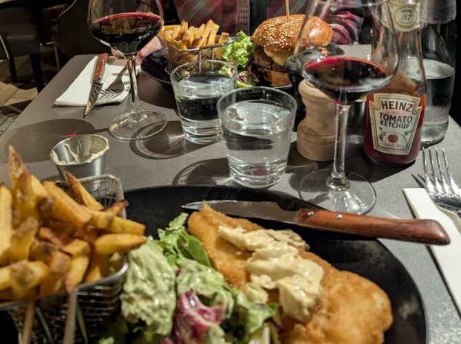 Restaurant Brasserie l’Anjou à Levallois-Perret, France