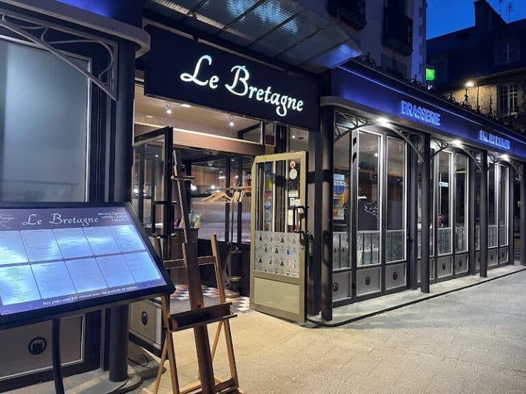Restaurant Brasserie Le Bretagne à Dinan, France — photo 1