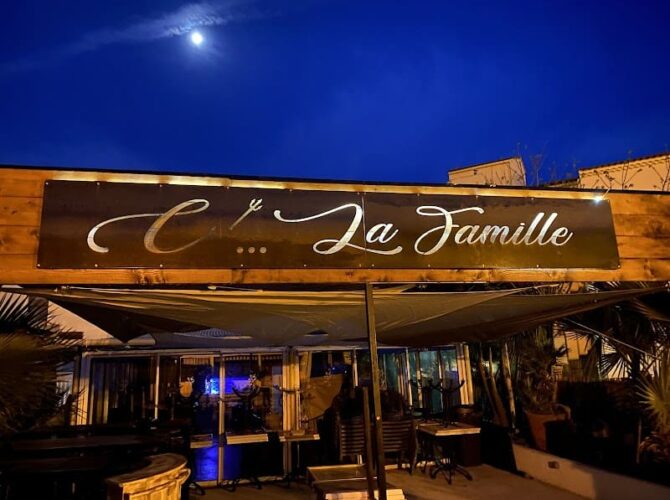 Restaurant C’ LA FAMILLE à Bormes-les-Mimosas, France