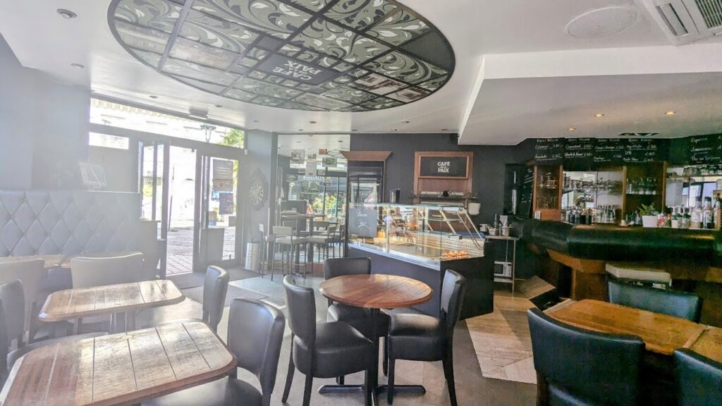 Restaurant Café de la Paix à Rochefort, France