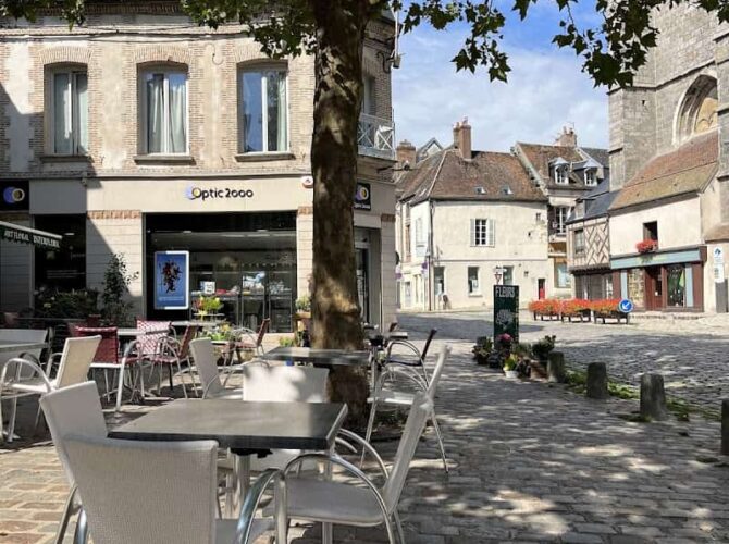 Restaurant Café du Commerce à Sézanne, France