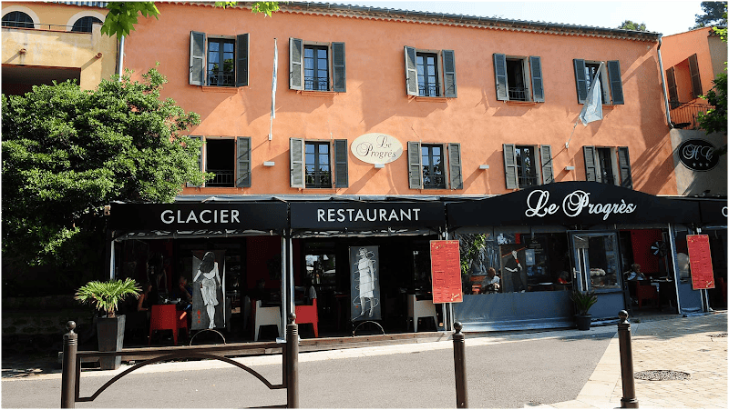 Restaurant Café du Progrès – Bormes-les-Mimosas à Bormes-les-Mimosas, France