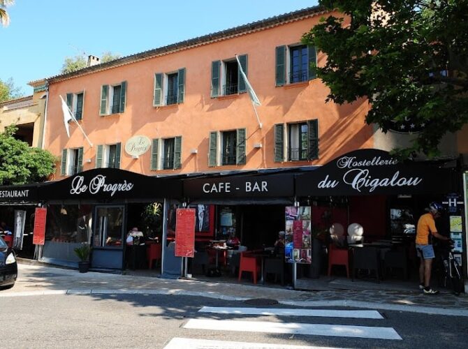 Restaurant Café du Progrès – Bormes-les-Mimosas à Bormes-les-Mimosas, France