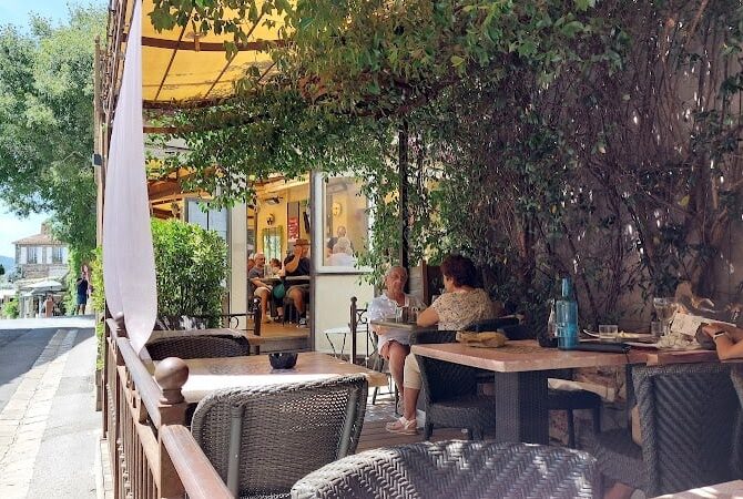 Café Le Clem’s Restaurant à Grimaud, France