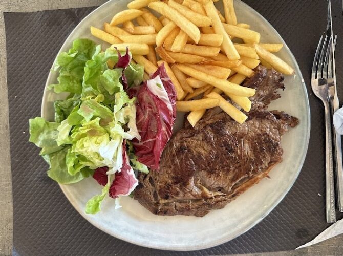 Café Le Clem’s Restaurant à Grimaud, France